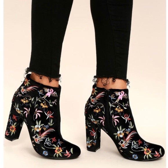 Embroidered boots - Picture 1 of 5